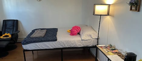 1 habitación, wifi y ropa de cama