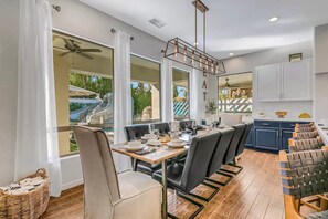 Dining - Wonderscape:Lionslide,Pickleball,GameRM,LUXURY,EV (Indio)