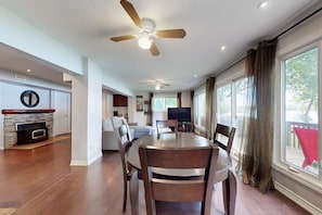 House | 3 bedrooms - Charming Lakeside Cottage (Kawartha Lakes)