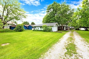 House | 3 bedrooms - Charming Lakeside Cottage (Kawartha Lakes)