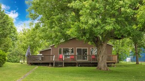 Unclassified image, 4 of 55, button - Charming Lakeside Cottage (Kawartha Lakes)
