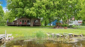 Unclassified image, 3 of 55, button - Charming Lakeside Cottage (Kawartha Lakes)