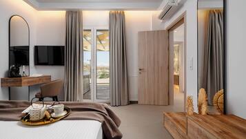 Deluxe Villa with Private Pool-Jacuzzi | 3 kamar tidur, seprai premium, brankas, dan kedap suara