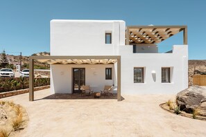 Building design - Thalelion Villa Private Pool and Jacuzzi (Naxos)