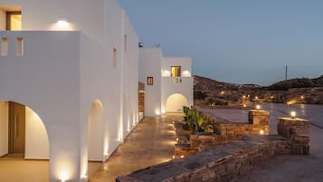 Deluxe Villa with Private Pool-Jacuzzi | Terassi/patio