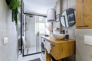 淋浴設備、風筒、提供毛巾、番梘