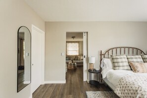 5 bedrooms, desk, WiFi, bed sheets - Albany Getaway with a King Bed, Bonus Kitchen, & WiFi (Albany)