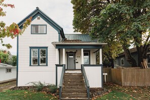 Exterior - Albany Getaway with a King Bed, Bonus Kitchen, & WiFi (Albany)