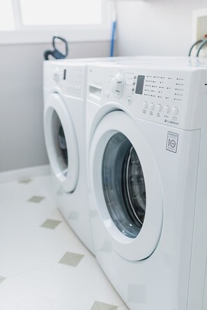 Interior - Albany Getaway with a King Bed, Bonus Kitchen, & WiFi (Albany)