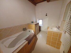 Hair dryer, towels - A beautiful Gardoise house with tropezienne  (Saint-Quentin-la-Poterie)