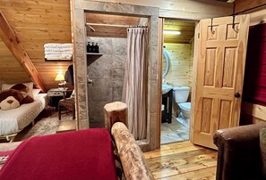 3 bedrooms, iron/ironing board, free WiFi, bed sheets - Family Friendly Cabin in Island Park! TWO King Beds! YELLOWSTONE NATIONAL PARK (Island Park)