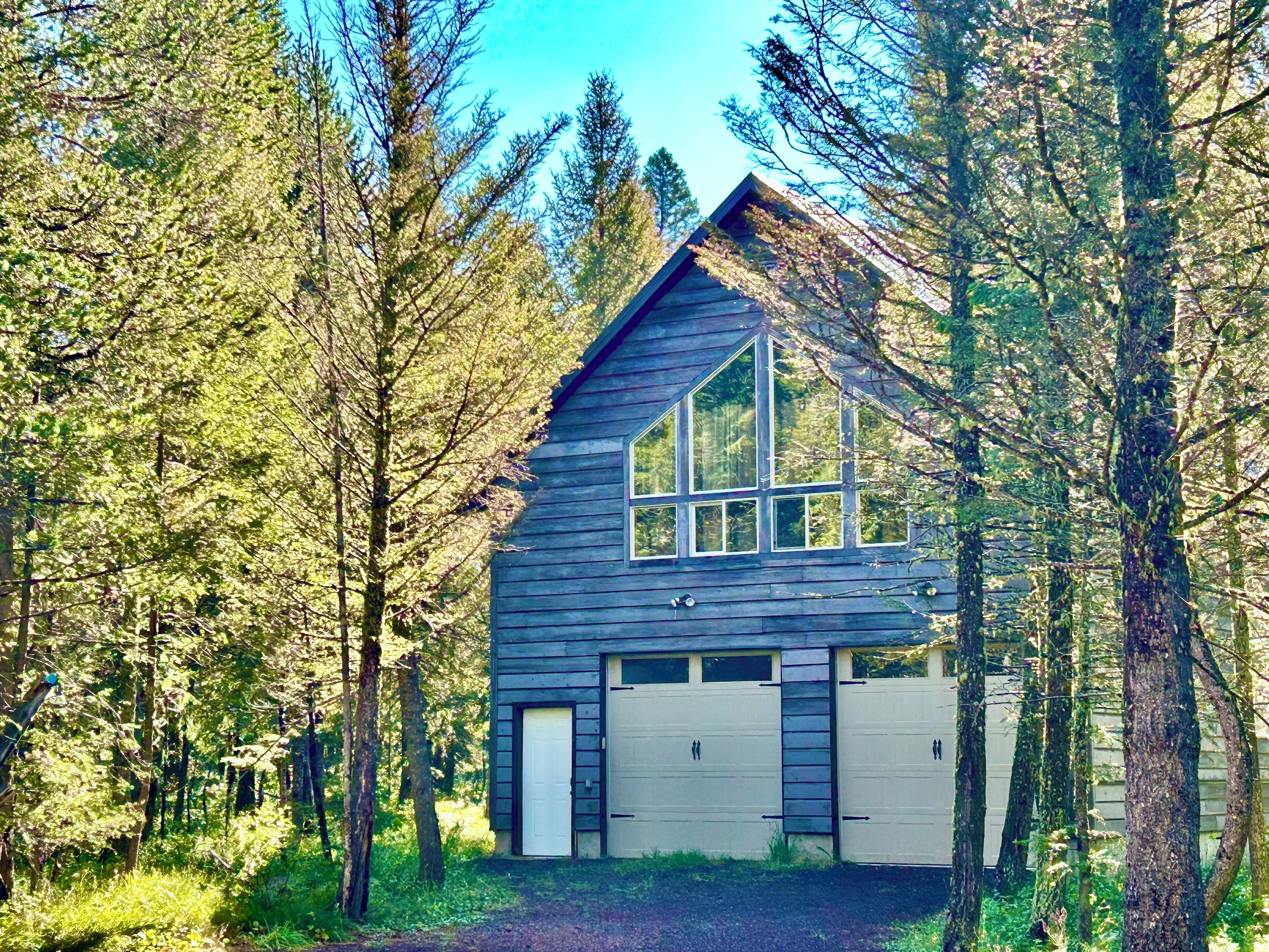 Peaceful upstairs loft in Island Park!🌲30 Miles to YELLOWSTONE NATIONAL PARK🌲