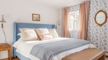 3 Schlafzimmer, Schreibtisch, Bügeleisen/Bügelbrett, Reisekinderbett