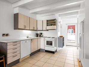 Fridge, microwave, dishwasher, cookware/dishes/utensils
