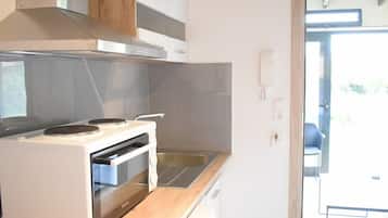 雪櫃、焗爐、咖啡機/沖茶器、廚房用具/餐具/器皿