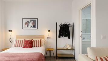 Iron/ironing board, free WiFi, bed sheets