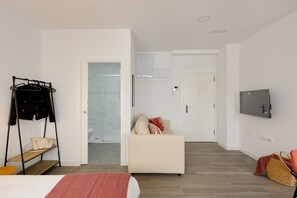 Iron/ironing board, free WiFi, bed sheets