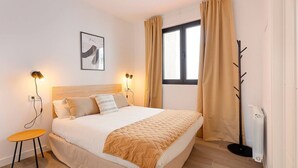 1 slaapkamer, een strijkplank/strijkijzer, gratis wifi, beddengoed