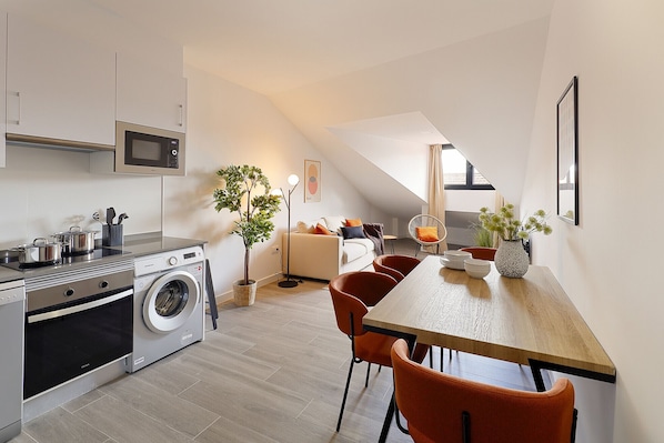 Fridge, microwave, oven, dishwasher