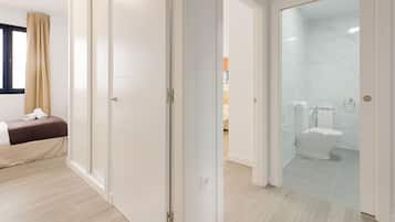 Een douche, een haardroger, handdoeken