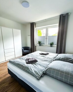 2 dormitorios, tabla de planchar con plancha, Internet y ropa de cama