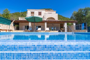 Pool - Beachfront Apartment house Hon with pool (Dubrava)