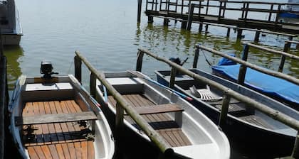 Small vacation home directly on the Müritz