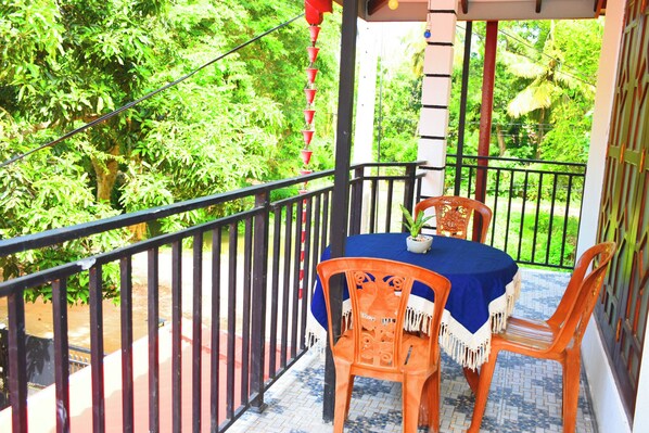 Habitación doble estándar, balcón | Terraza o patio