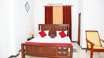 Suite familiar, patio, vistas al jardín | Sistema de insonorización y wifi gratis