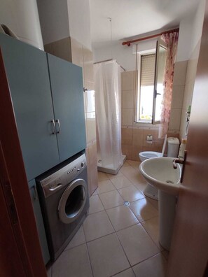 Apartment, 2 Bedrooms, Smoking, City View | Bathroom - Apartment in Iliria Beach (Durrës)