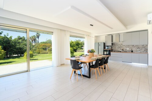 Charming villa with 3 bedrooms and WiFi, AC in delightful Sicilia