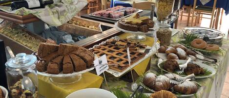 Dagelijks continentaal ontbijt inbegrepen