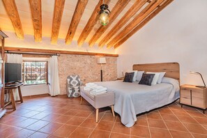 4 bedrooms, in-room safe, iron/ironing board, free WiFi