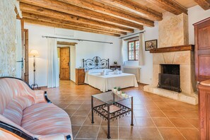 4 Schlafzimmer, Zimmersafe, Bügeleisen/Bügelbrett, kostenloses WLAN