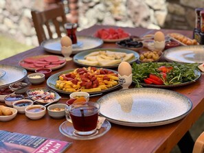 Free daily local cuisine breakfast - Ayvalık lotus butik otel (Ayvalik)