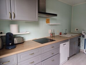 Fridge, microwave, oven, stovetop - Grande Maison 4 ch Superbe vue (Orbeil)