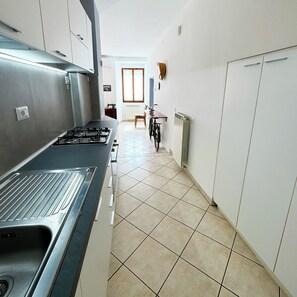 Fridge, oven, stovetop, coffee/tea maker - Breeze - Vista Lago collection (Domaso)