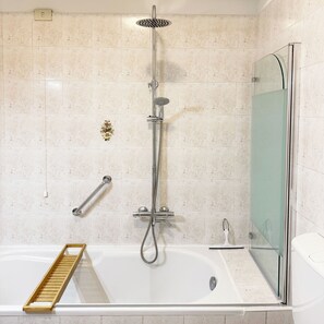 Hair dryer, bidet, towels, soap - Breeze - Vista Lago collection (Domaso)