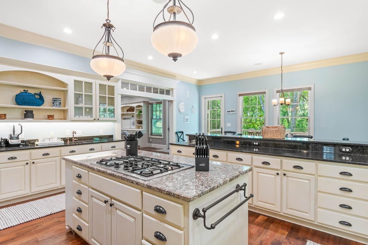 ثلاجة، ميكروويف، فرن، موقد طهي مسطح