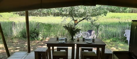 Outdoor dining