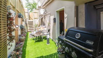 Suíte superluxo, vista para a cidade | 1 quarto, escrivaninha, quartos à prova de som, Wi-Fi de cortesia