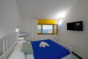 1 bedroom, WiFi, bed sheets - Sea Terrace (San Michele)