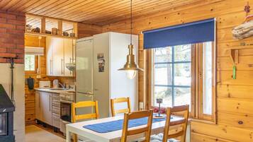 ثلاجة، ميكروويف، مستلزمات طهي/أطباق/أوعية