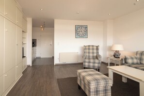 Fernseher, Stereoanlage