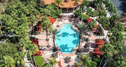 Upstay: Family Resort Home w Pool, BBQ & Game Room