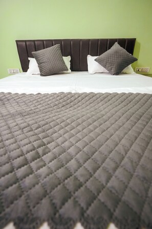 4 chambres, fer et planche à repasser, Wi-Fi, draps fournis