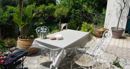 Charmant appartement verdoyant en plein coeur de Vence