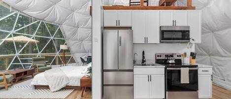 Refrigerador, microondas, horno, placa de cocina