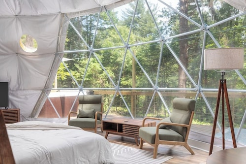 Dream Dome - Romantic Retreat + Wifi A/C + Hot Tub