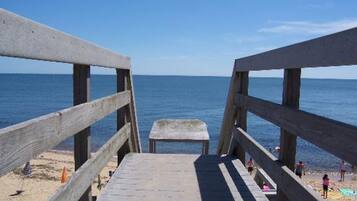 Una spiaggia nelle vicinanze